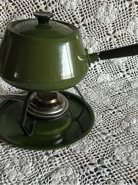Vintage 1970’s Avocado Green Enamel Fondue Set with Black Handle